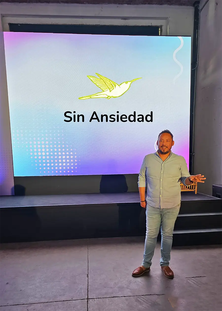 Psicólogo Eduardo Ávila, especialista en EMDR y psicología positiva, ofrece terapia para la ansiedad